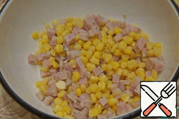 Cut ham into cubes. Add corn (no liquid).