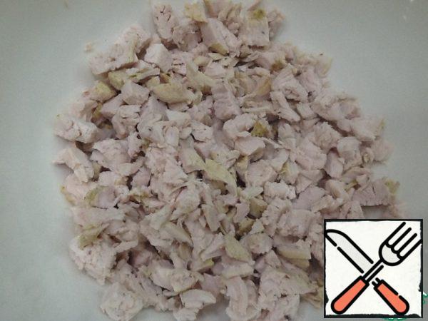 Boil or bake chicken fillet. Cooled cut into small cubes.