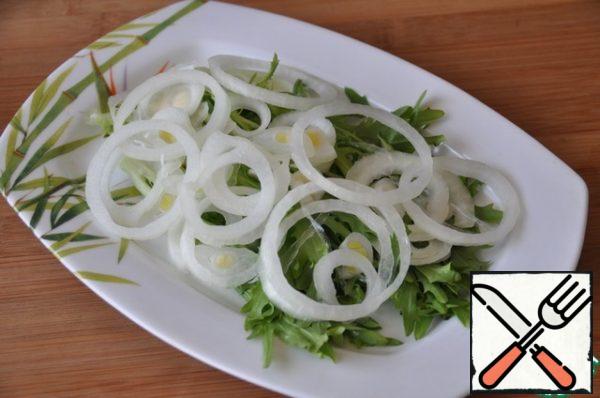 Put on top of thin rings of onions.
