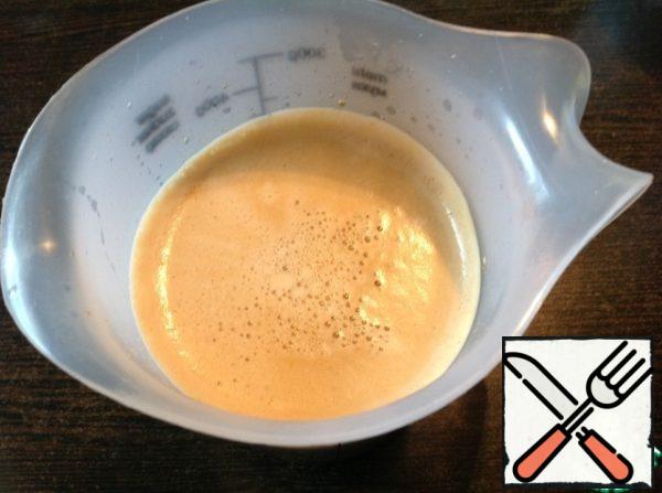 Prepare strong espresso in a coffee machine (300 ml) or cook in a Turk.