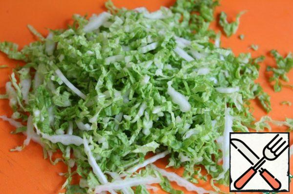 Cut the cabbage very thinly - do not salt it!
