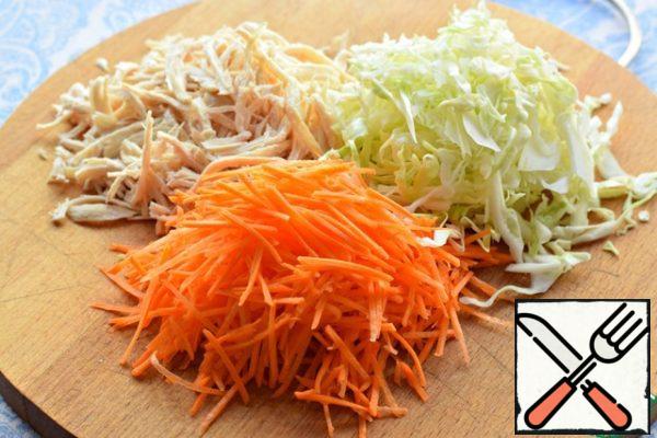Carrots cut into thin strips or grate on a grater for Korean salads.
Chop the cabbage.
Chicken fillet, boiled in advance, disassembled into fibers or cut.