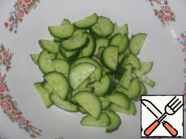 For salad, cut the cucumber (thin slices).