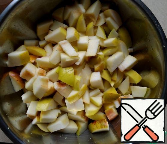  Apples to clear, cut into slices 1 see
Fold into a bowl, enter the lemon juice, mix.
Raisins wash and dry.