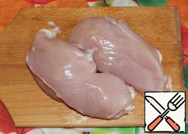 The first thing we start-it is cut into small pieces of chicken breast.