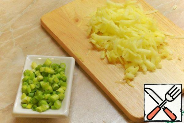 Onions finely chop, scald, drain. I used spring onions. Apple peel and grate on a coarse grater.