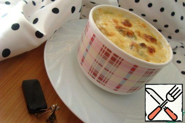 Send in a preheated oven for 10 minutes at t-180, 200 C. Focus on your oven. Our gratin is ready)
