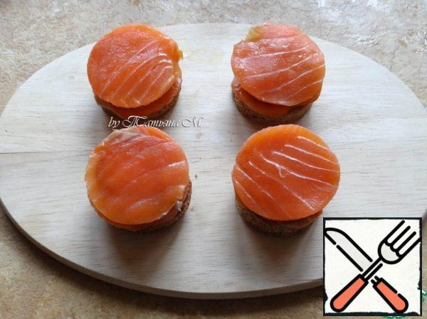 Lay out the salmon again;

