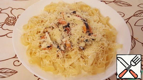 Mussels in Cream with Pasta and Cheese Recipe