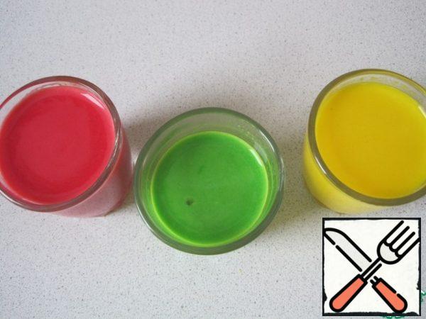 I added dyes, but for those who are against dyes, you can add 20 ml of beet juice, carrots and spinach.
