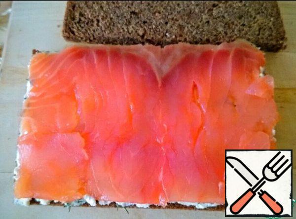On cheese put the slices of salmon.