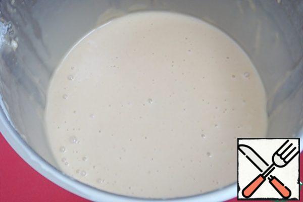 Pour the remaining flour and mix the homogeneous dough on medium speed. It will take no more than 1 minute.