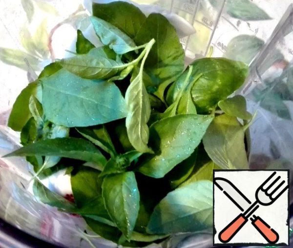 Basil cut in a box and put all into the blender.