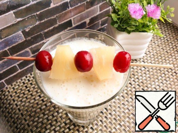 Pour ice cubes into a glass. Pour the smoothie into glasses, decorate and serve immediately.