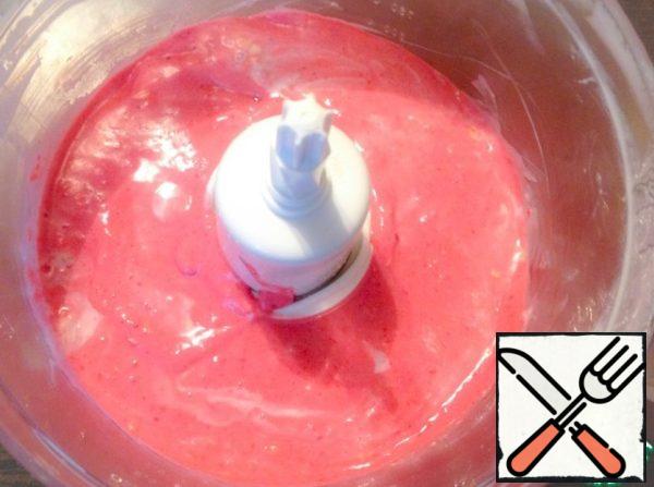 Mix all the ingredients in a blender until creamy.

