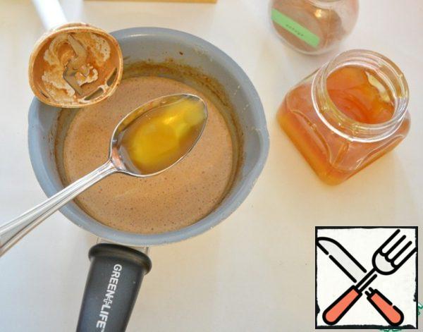 Whisk the drink with a blender until smooth, add honey and cinnamon. Heat again to a boil.
