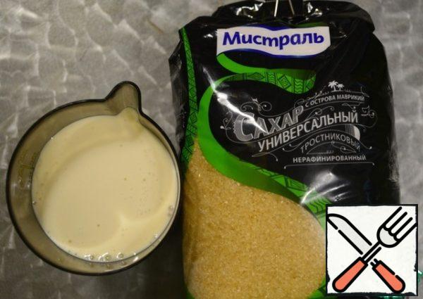 Measure out the fermented baked milk and sugar.
