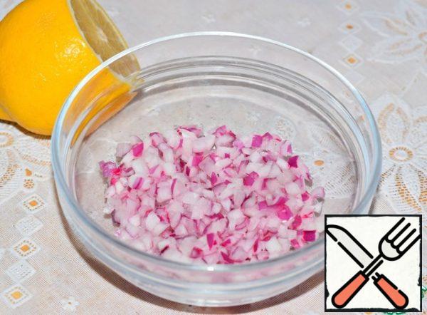 Cut half of a large onion very finely and pour lemon juice over it.
