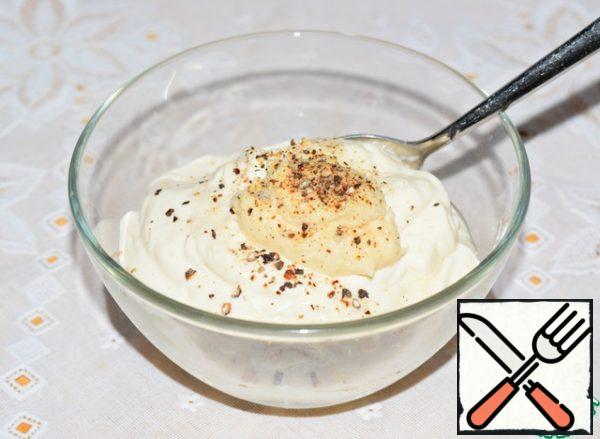 Mix sour cream, mayonnaise, horseradish. Season with salt and pepper.