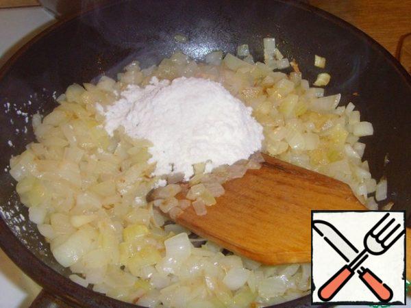 Onions cut into small cubes. Fry in butter until Golden brown. Add flour and fry too. Pour a ladle of "broth" from under the potatoes, very carefully stir.