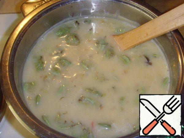 Salt, pepper, add garlic powder and boiled fern. Stir and bring to a boil again. 