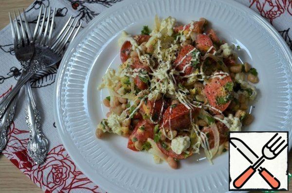 Stir, put on a platter,
garnish with a mayonnaise net and add salt.