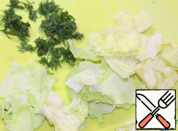 Lettuce break into small plates, chop dill.