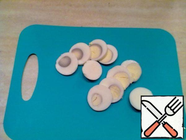 Pre-boil eggs, cut into slices.