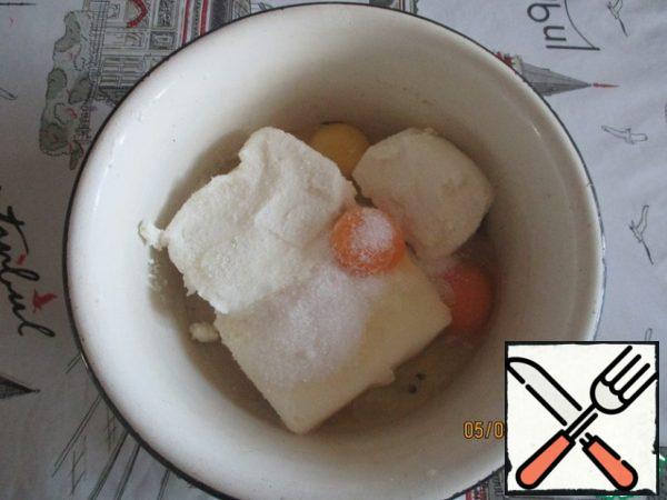 Mix cottage cheese with eggs, sugar and salt.