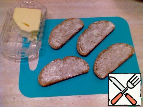 Bread to smear with a thin layer of butter on both sides.