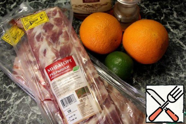 1. Cut the ribs into portions along the ribs.
2. Remove the zest from oranges and lemon with a grater.
3. Squeeze juice from oranges and half a lemon using a citrus juicer.