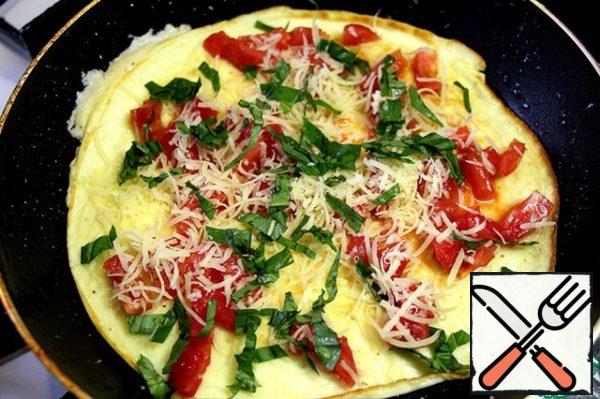 1. Beat eggs with yogurt, salt and pepper a little (cheese is also salty).
2. Cut the tomato into cubes and grate the cheese.
3. Grease a frying pan (24 cm in diameter) with butter. Pour the egg mixture, close the lid. Fire on medium.
4. When the omelet is fried from below, turn it with a wide spatula. Lay out on him tomatoes, sprinkle cheese and Basil.