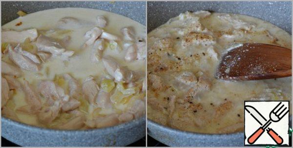 Reduce the heat to moderate, pour the cream into the pan, mix, cover the pan and simmer the chicken in the cream for 13-15 minutes.
Then remove the cover. Mix well, season with a little salt dish. (with salt gently, the cheese is also salty) Season with your favorite seasonings.