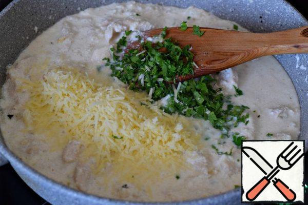 Add to the pan grated on a fine grater cheese and chopped parsley. Stir and simmer the fillets in the sauce for a couple of minutes.
You're done! Serve with any garnish.
