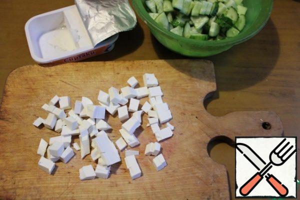 Cut the feta into cubes or crumble with your hands.
