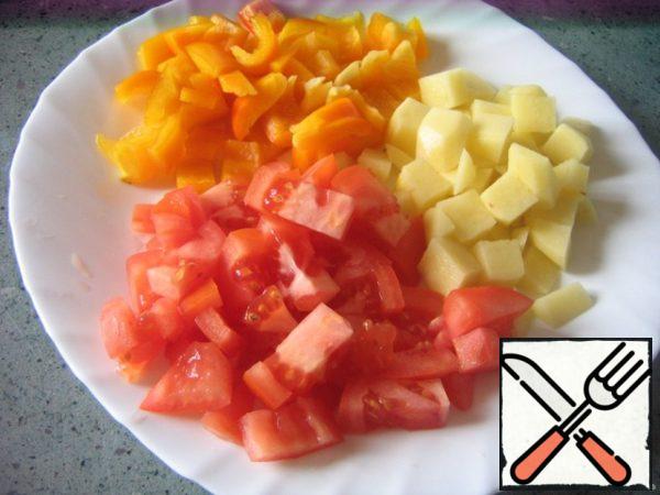 Potatoes, peppers and tomatoes (remove the skin) cut into cubes.