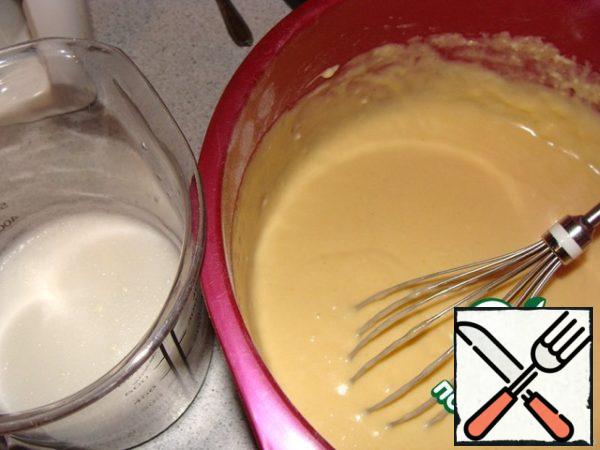 Separate the whites from the yolks. Proteins well beat.
Butter, sugar, vanilla, yolks and salt beat until sugar dissolves.
Mix flour and baking powder for dough. Pour the milk into the flour and add the butter and sugar mass.
Then add the mineral water and beaten egg whites.
Mix well