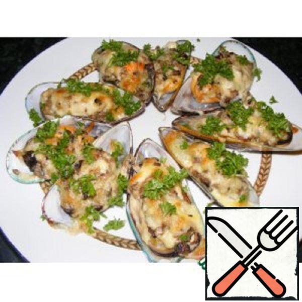 Mussels Baked with Mushrooms and Onions Recipe