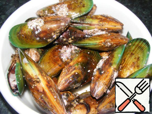 These mussels I "caught" in the local supermarket!
The taste of New Zealand mussels differs from the Far Eastern ones. Sea mussels, to my taste, are much tastier and more tender.
