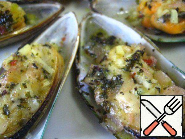 Mussels Baked in Garlic Marinade Recipe