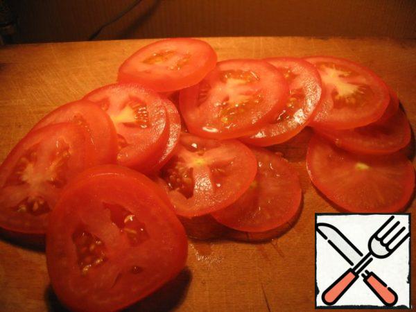 Cut tomatoes into thinner slices.
