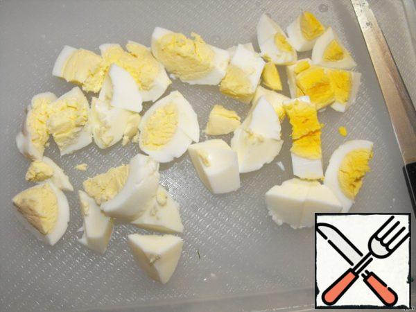 Slice the eggs into 4 pieces or slices, as You like.