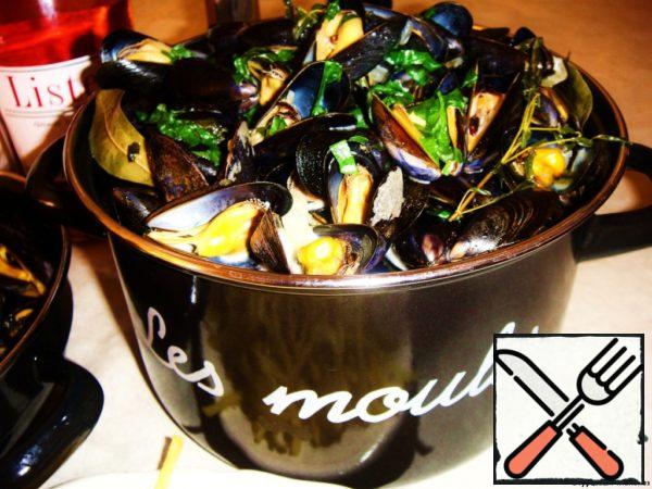 Mussels in Wine-Cream Sauce Recipe