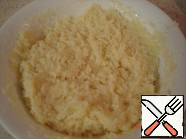 About this mass is obtained, let it cool down, put it in the refrigerator to cool down.
