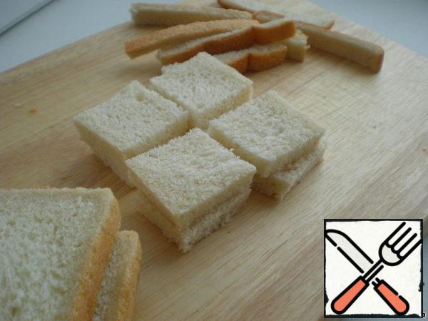 Take the bread, cut the crust and cut as you want, roundels, triangles, squares.