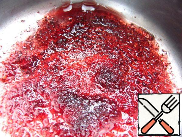 Gelatin pour a small amount of wine (pour from the one in which you soaked the cranberries) and leave to swell for 40 to 60 minutes.