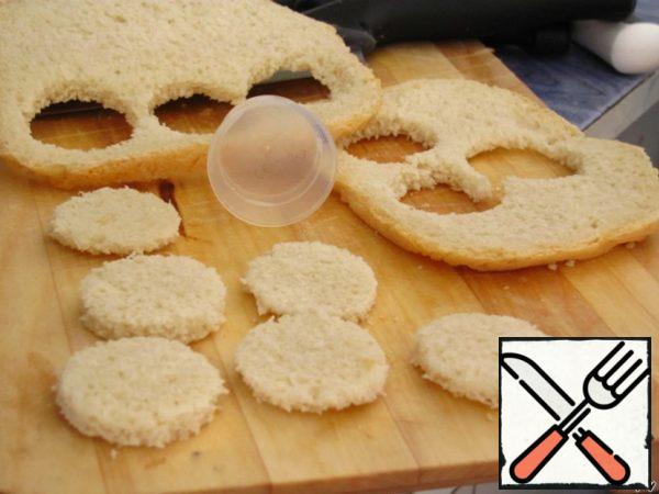 Cut the bread into small pieces or, like mine, into circles.
