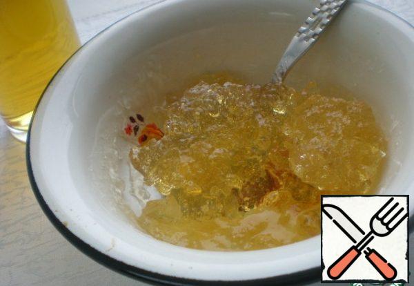 Soak the gelatin in cold water, let it swell. Then add the gelatin juice (or water, syrup, compote), put it in a water bath and, stirring, heat until the gelatin is completely dissolved, at this stage taste it and, if necessary, add sugar.
On the gelatin package it is indicated how much liquid to add, I add less than indicated to get a stable jelly.