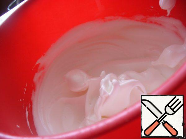 Whisk the whipped in a large bowl to a thick foam, then, whilst continuing, add the remaining sugar. Beat until the peaks.