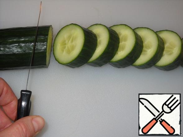 Cucumber cut into circles 1.5 cm thick.